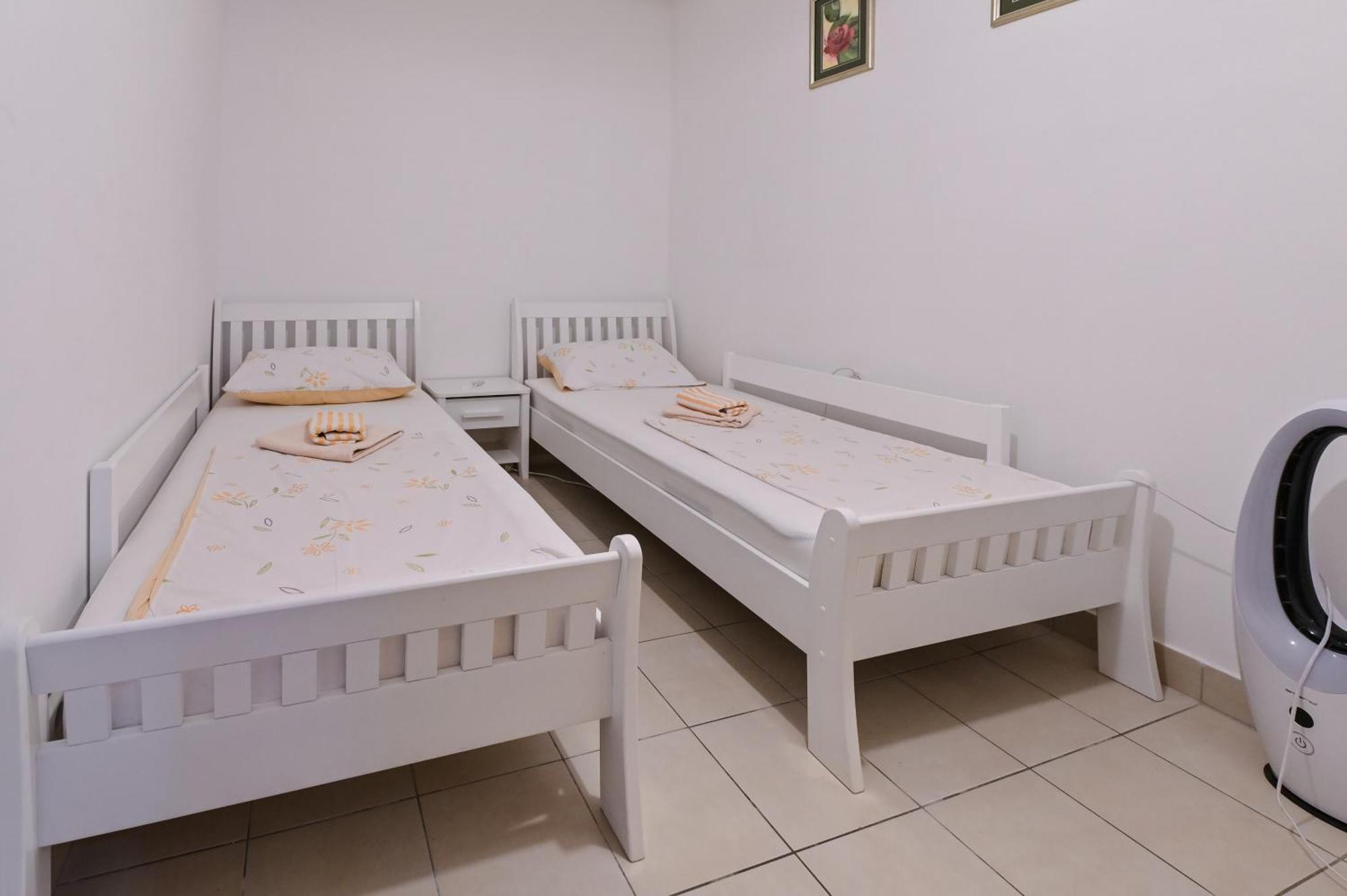 Apartments Smoky Novalja Rom bilde
